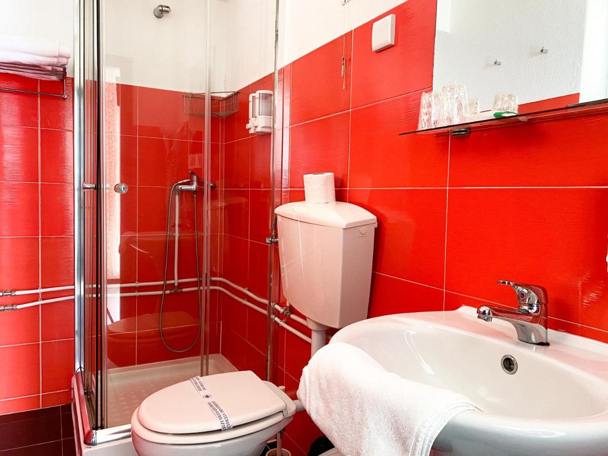 נאזרה Hotel Cubata מראה חיצוני תמונה